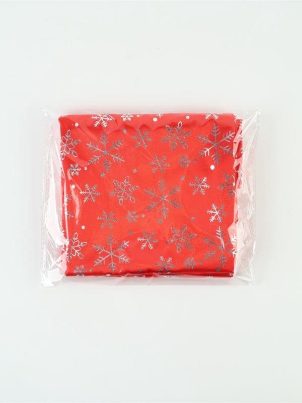 Лоскут для рукоделия, атлас, 100×150 см, красный с серебряными снежинками — фото 5