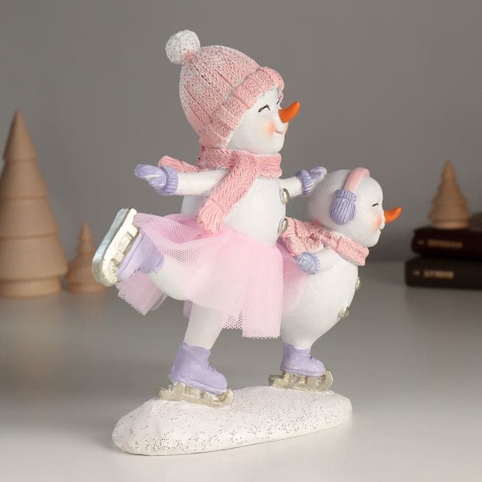 Фигурка полистоун «Счастливые снеговички на коньках», 17×6×18 см — фото 3