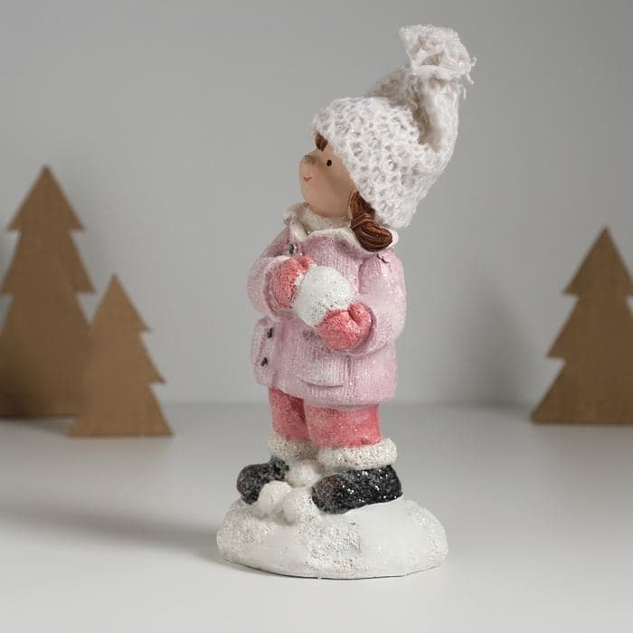 Фигурка керамика «Девочка в розовом пальтишке, со снежком», 8.3×7.8×16.3 см — фото 3