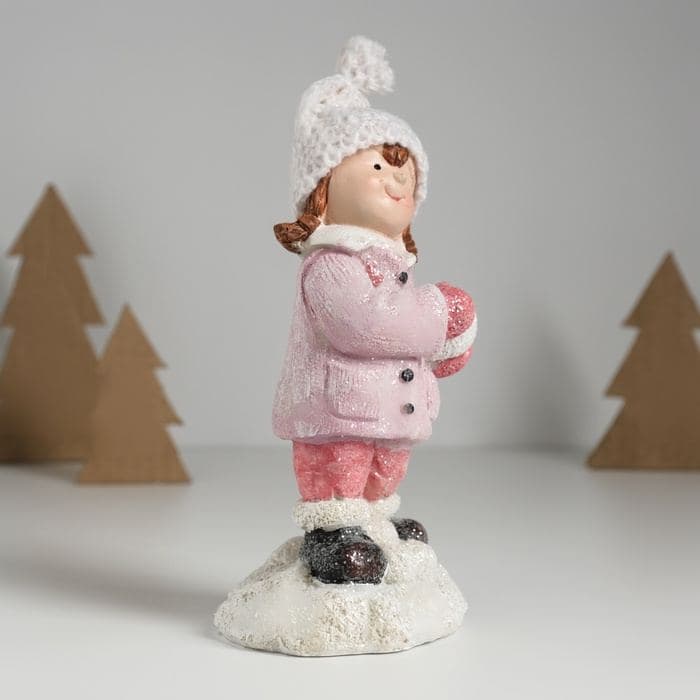 Фигурка керамика «Девочка в розовом пальтишке, со снежком», 8.3×7.8×16.3 см — фото 4